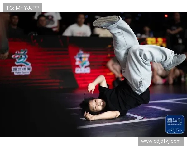 深圳街舞队在攀岩联赛中的灵活性表现引发热议与赞赏